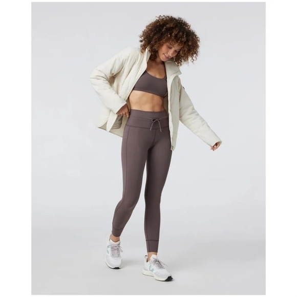 Vuori Women's Off-White Puffer Jacket - Picture 4 of 12